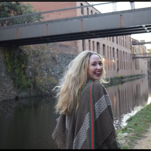 Poncho - Picture 1 of 5